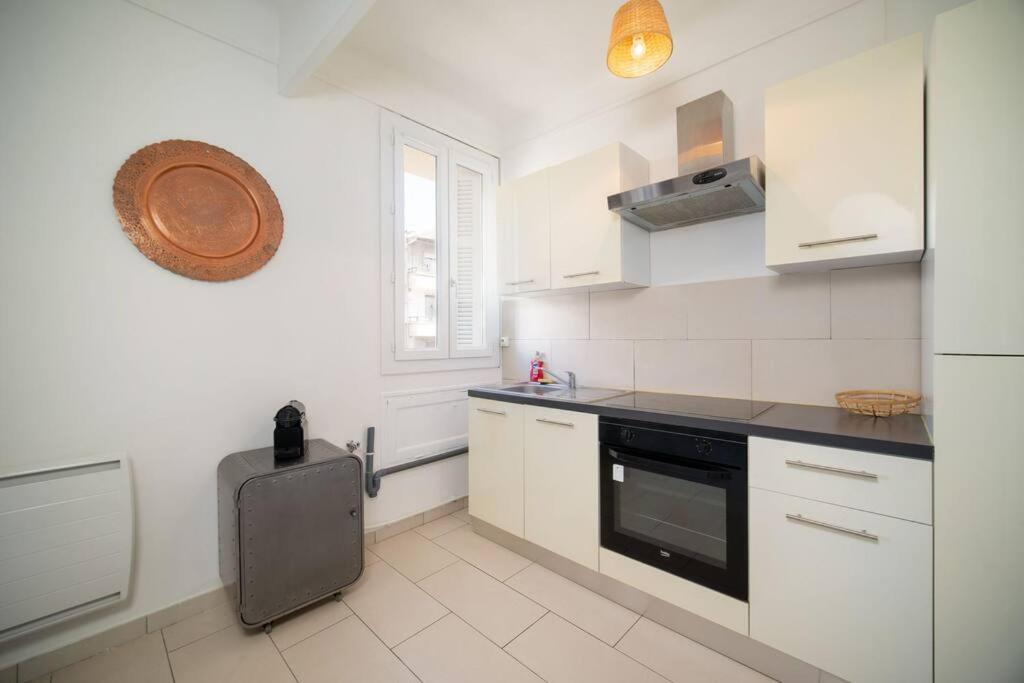 Apartment Equipe Balcon 4 Pers St Charles Marseilles